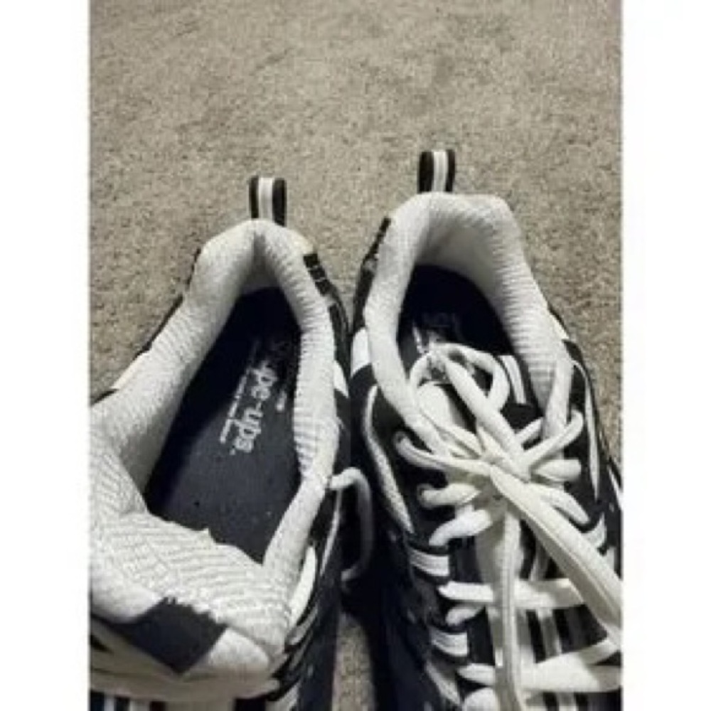 Men's Athletic Lace-Up Sneakers in Black and White - Picture 10 of 10